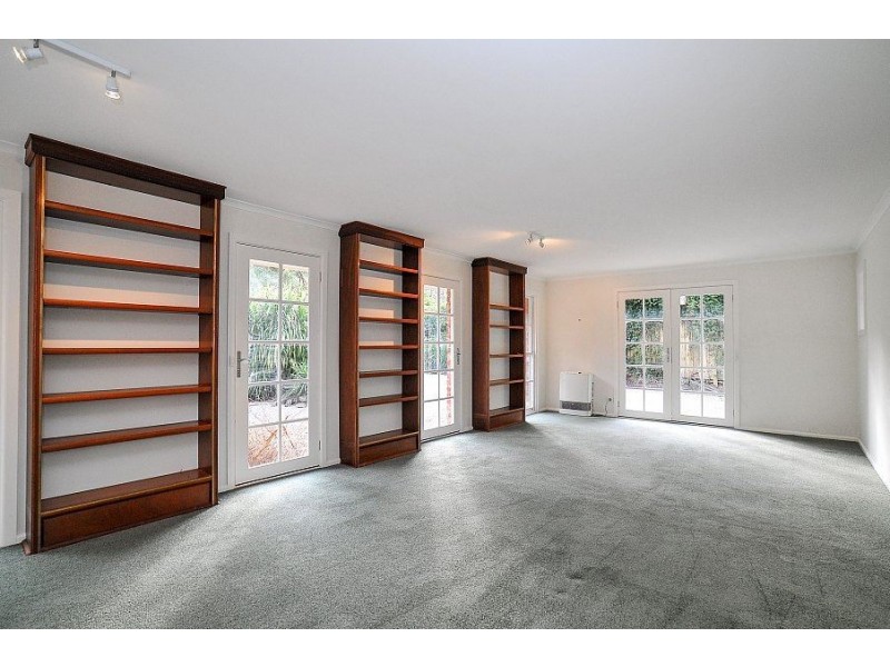 15 Myrtle Grove, Tecoma VIC 3160