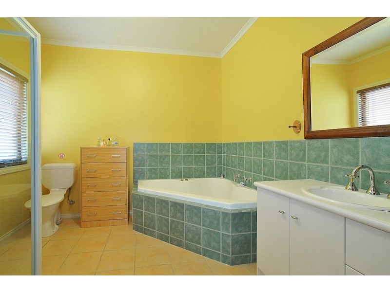 4 Janesdell Avenue, Ferny Creek VIC 3786