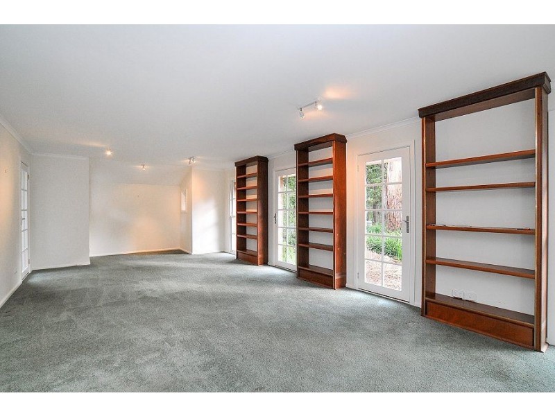 15 Myrtle Grove, Tecoma VIC 3160