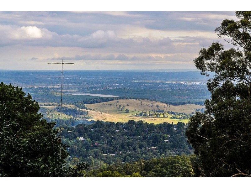 8 Kallamondah Road, Ferny Creek VIC 3786