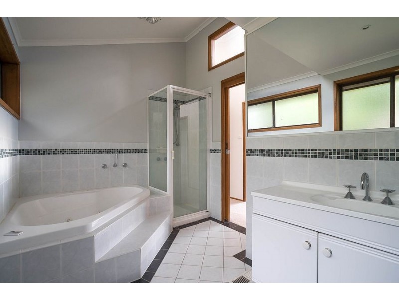 10 Irene Avenue, Upper Ferntree Gully VIC 3156