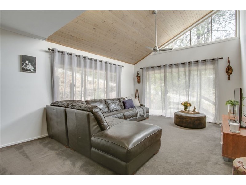 12 Leonard Street, Upwey VIC 3158