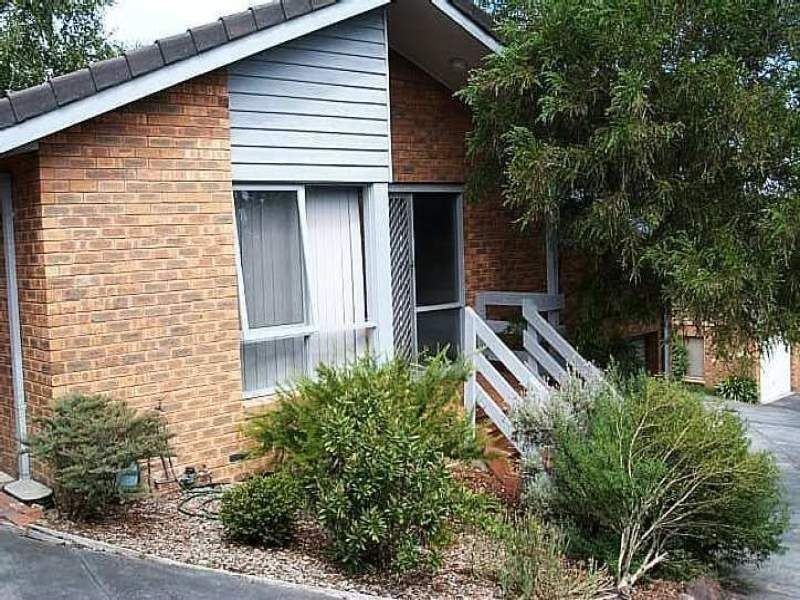 2/12 Malcolm Crescent, Doncaster East VIC 3109