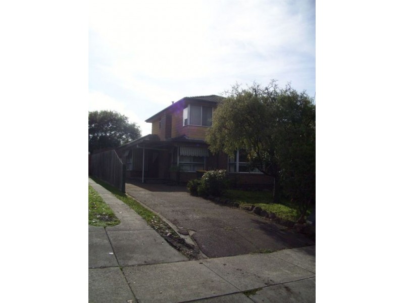 15 Edgewood Avenue, Burwood East VIC 3151