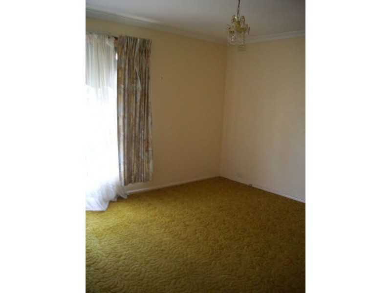 15 Edgewood Avenue, Burwood East VIC 3151