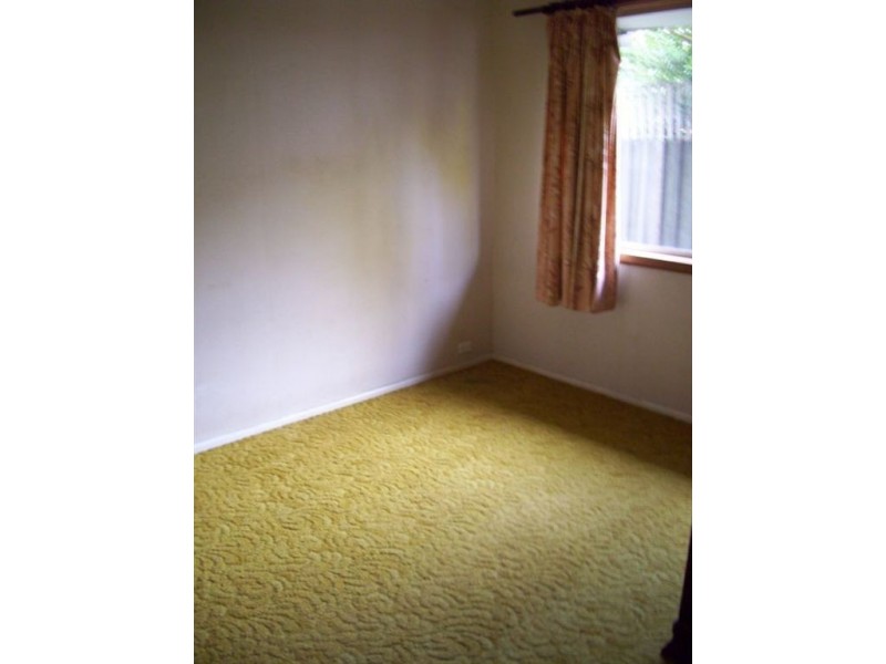 15 Edgewood Avenue, Burwood East VIC 3151