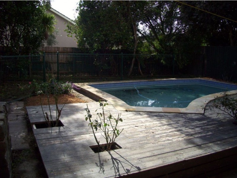 15 Edgewood Avenue, Burwood East VIC 3151