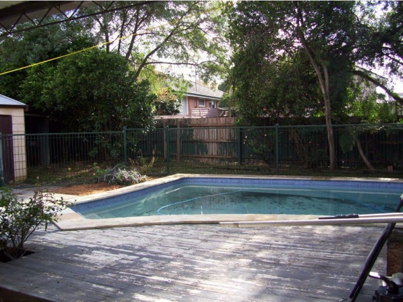 15 Edgewood Avenue, Burwood East VIC 3151