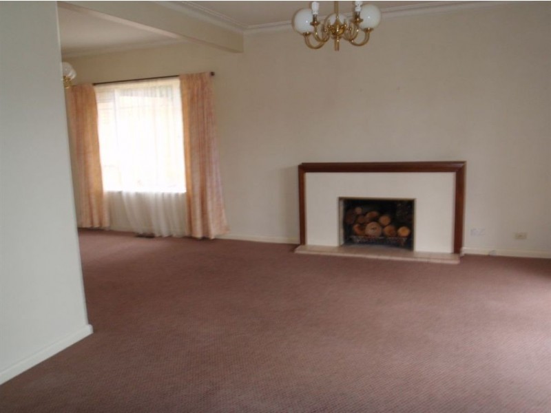 2 Ernst Street, Doncaster VIC 3108