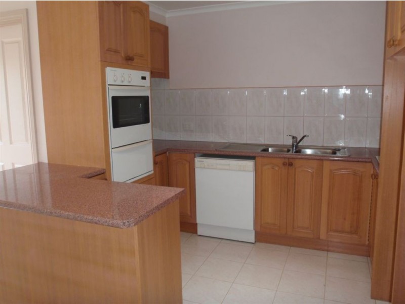 2/24 Hamilton Crescent, Doncaster East VIC 3109