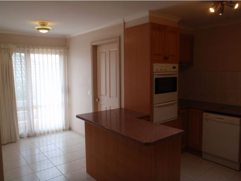 2/24 Hamilton Crescent, Doncaster East VIC 3109