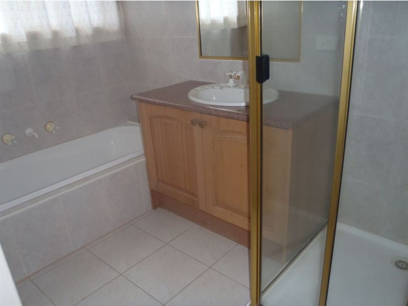 2/24 Hamilton Crescent, Doncaster East VIC 3109