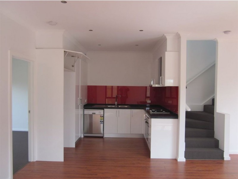 2/30 Oakes Avenue, Clayton South VIC 3169