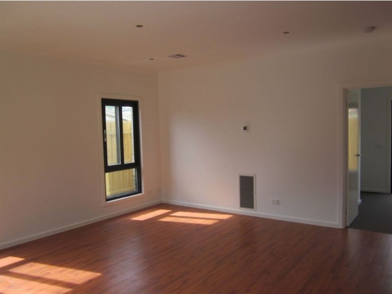 2/30 Oakes Avenue, Clayton South VIC 3169