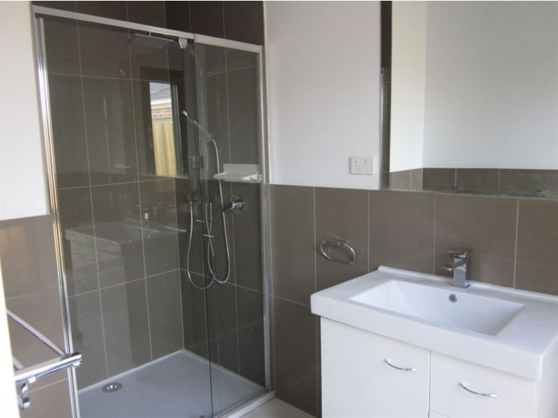 2/30 Oakes Avenue, Clayton South VIC 3169