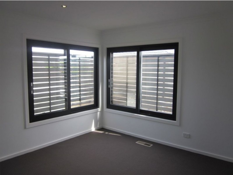 2/30 Oakes Avenue, Clayton South VIC 3169