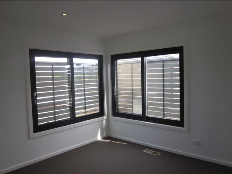 2/30 Oakes Avenue, Clayton South VIC 3169