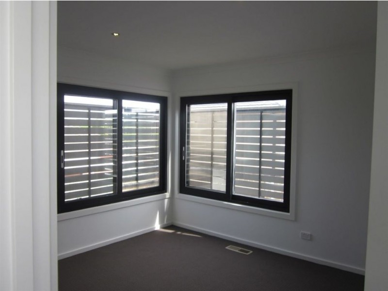 2/30 Oakes Avenue, Clayton South VIC 3169