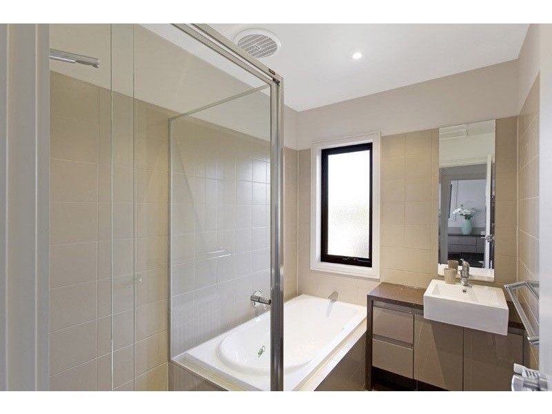 2/54 Eva Street, Clayton VIC 3168