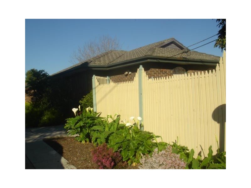 1/2 Burns Avenue, Clayton South VIC 3169