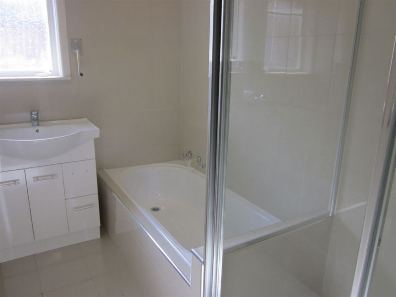 4 Milton Avenue, Clayton South VIC 3169