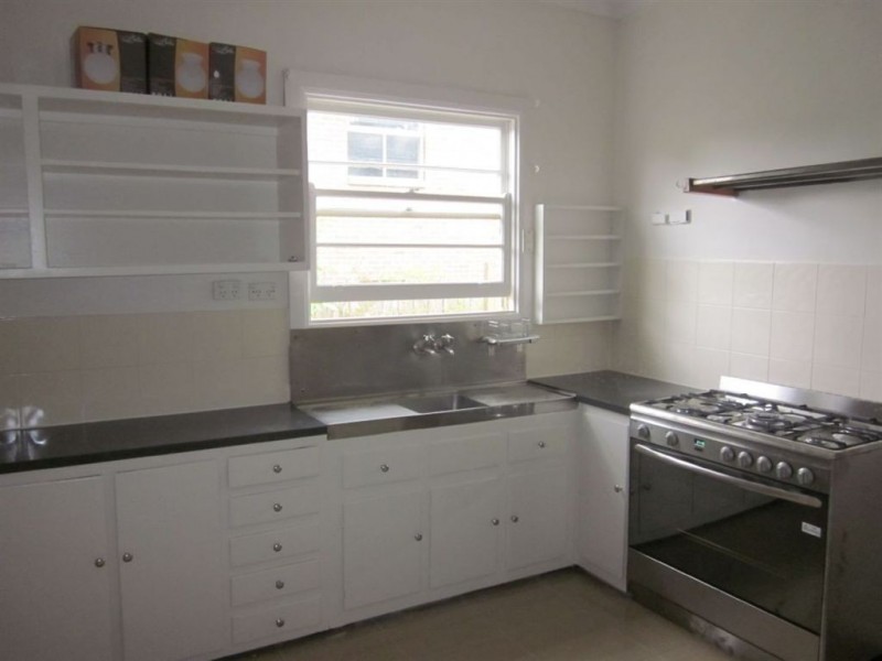 33 Madeleine Road, Clayton VIC 3168