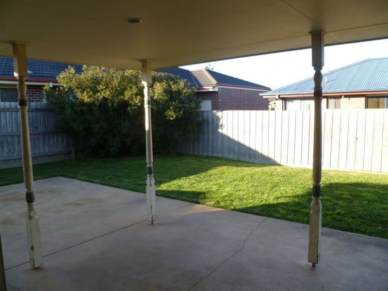 122 Bellevue Drive, Berwick VIC 3806