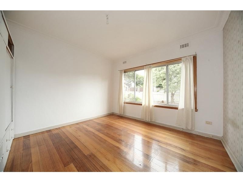 33 Glenbrook Avenue, Clayton VIC 3168