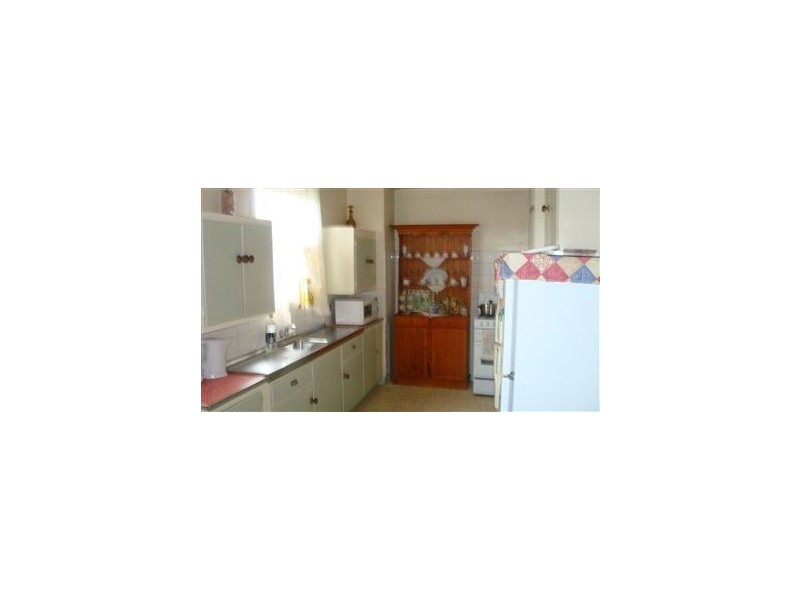 16 Manoon Rd, Clayton VIC 3168