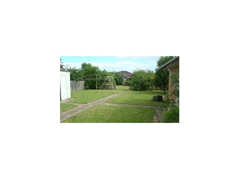 16 Manoon Rd, Clayton VIC 3168