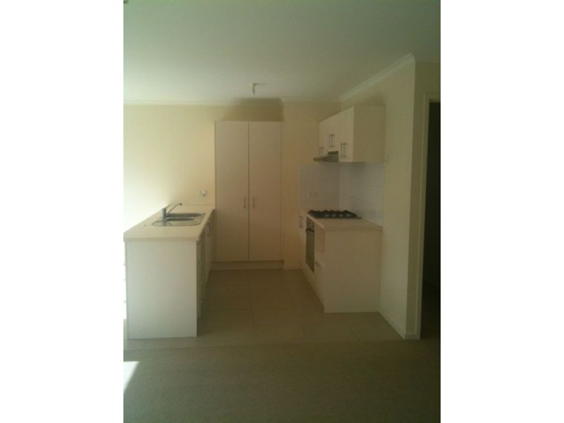 2/5 Norham Court, Berwick VIC 3806