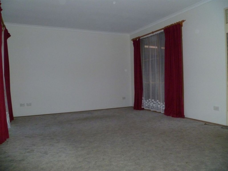 8 Howitt Court, Berwick VIC 3806