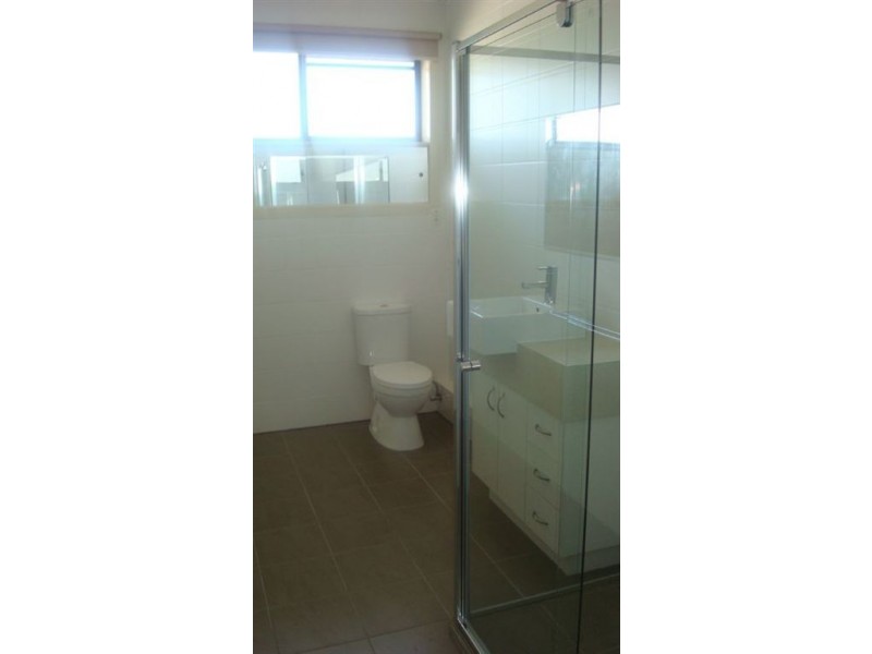2/16 Flora Road, Clayton VIC 3168
