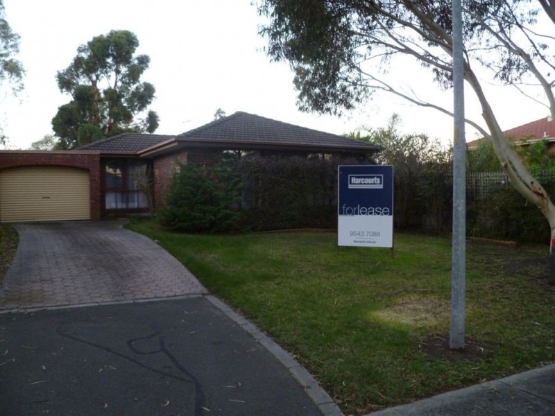 8 Howitt Court, Berwick VIC 3806