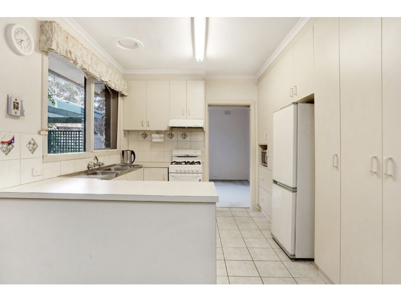 4 Cotoneaster Court, Wheelers Hill VIC 3150