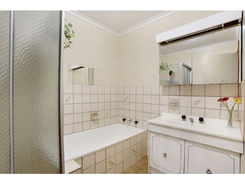 2/4 Renver Road, Clayton VIC 3168