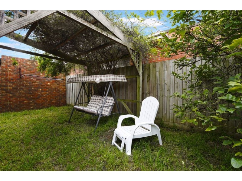 2/4 Renver Road, Clayton VIC 3168