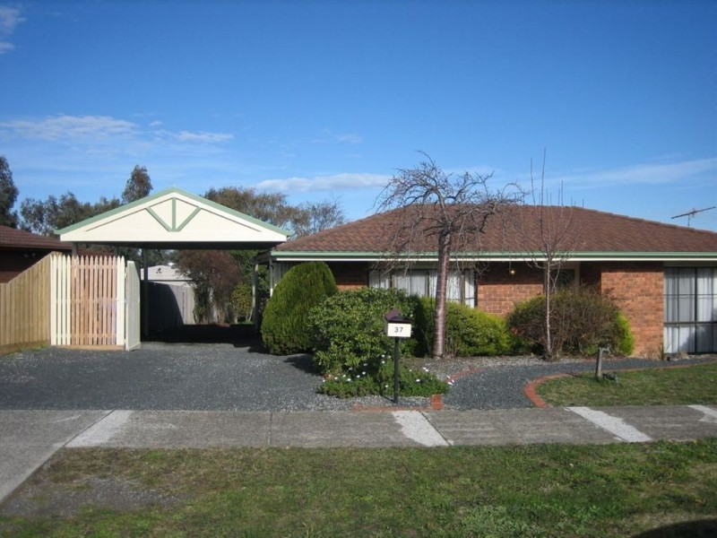 37 Amber Crescent, Narre Warren VIC 3805