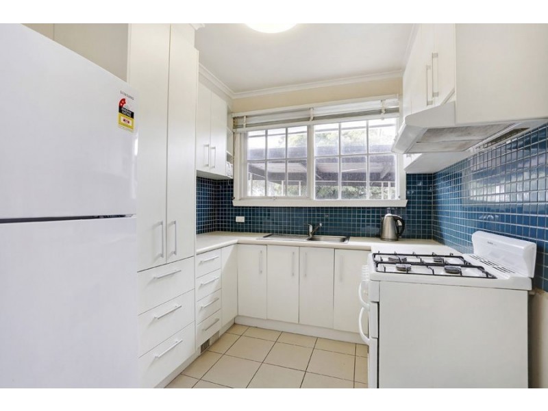 1/4 Waverley Road, Chadstone VIC 3148