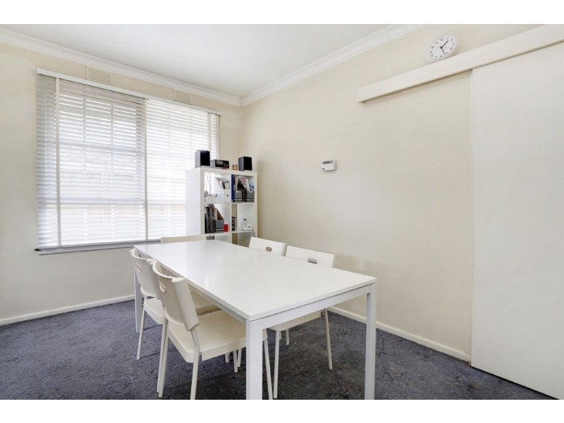 1/4 Waverley Road, Chadstone VIC 3148