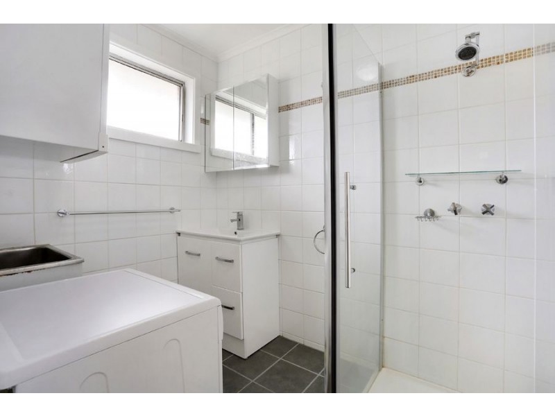 1/4 Waverley Road, Chadstone VIC 3148