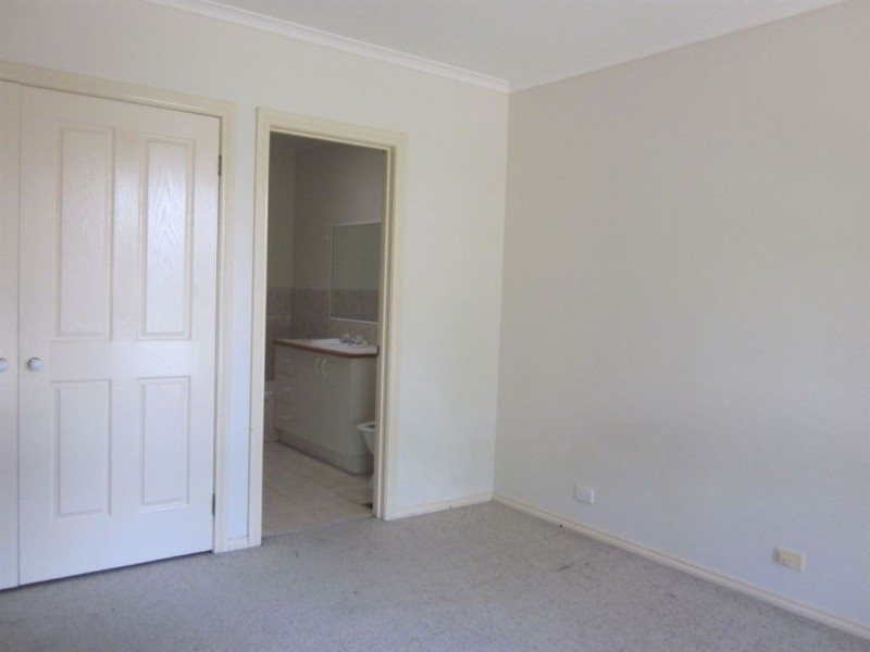 16 Iona Street, Clayton VIC 3168