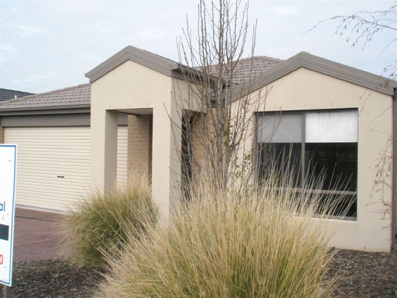 14 Pipetrack Circuit, Cranbourne East VIC 3977