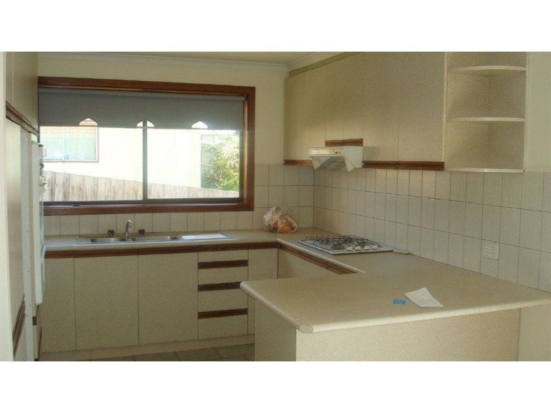 2/15 Railway Parade, Seaford VIC 3198