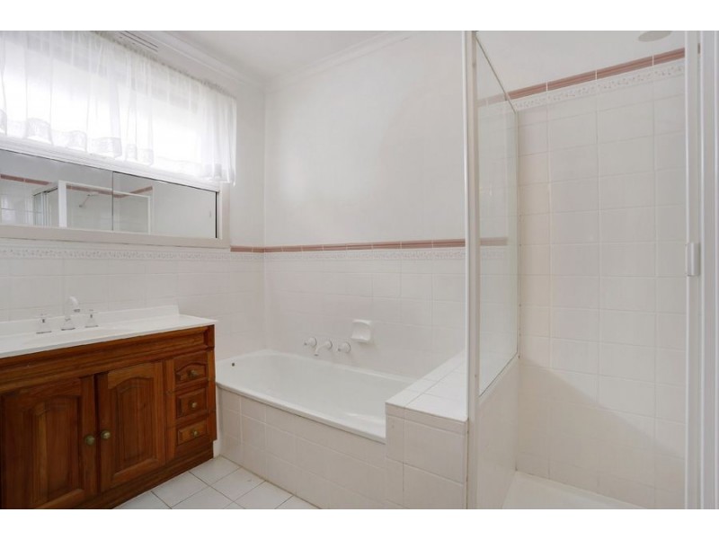 4 Cotoneaster Court, Wheelers Hill VIC 3150