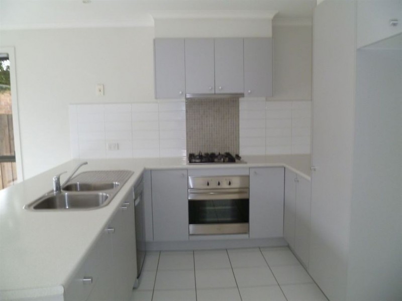 17 Melzak Way, Berwick VIC 3806