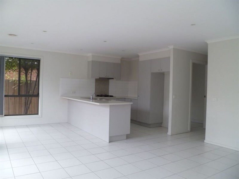 17 Melzak Way, Berwick VIC 3806