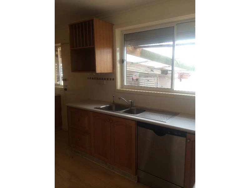 4 Luton Place, Clayton South VIC 3169