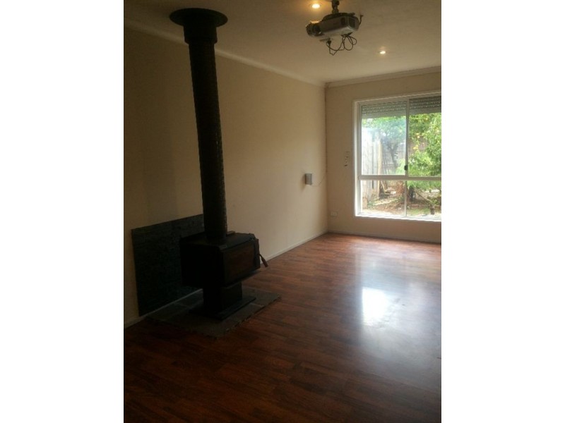 4 Luton Place, Clayton South VIC 3169