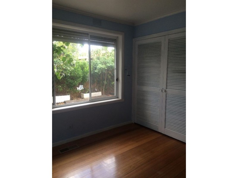 4 Luton Place, Clayton South VIC 3169